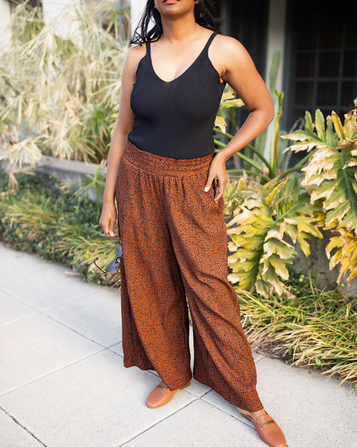 Trendy wide-leg trousers