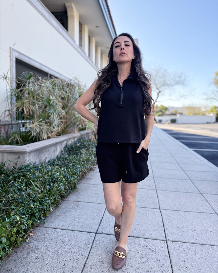 Chic black look.