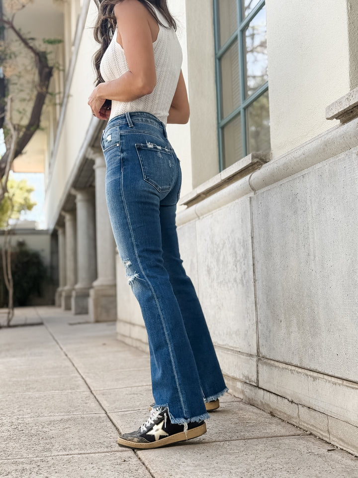 Risen jeans, mid-rise, frayed hem, Shop Klio