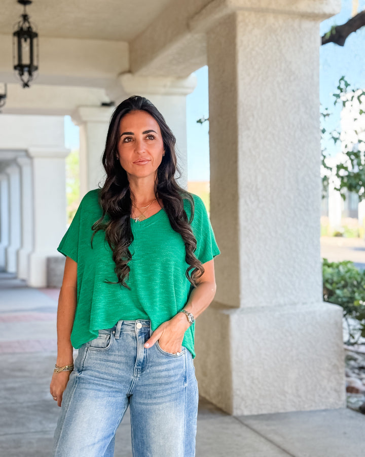 The Rylee V-Neck Light Knit Top - Kelly Green