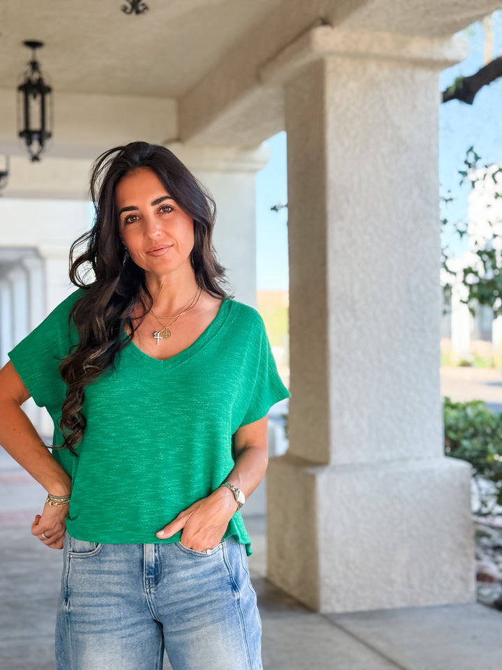 The Rylee V-Neck Light Knit Top - Kelly Green