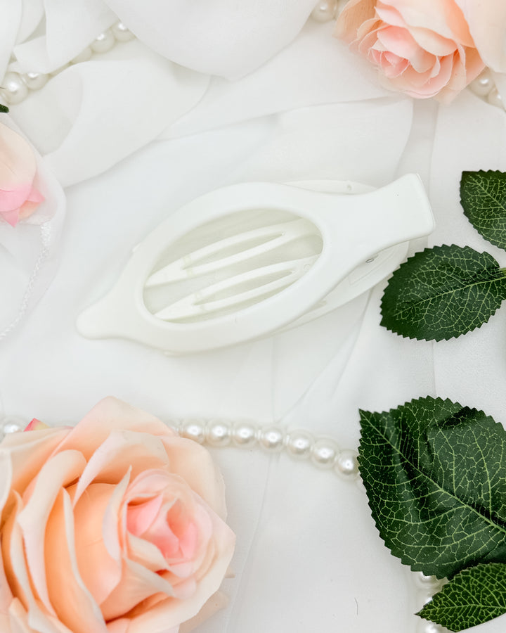 The Oval Lay Down Flat Hair Claw Clip