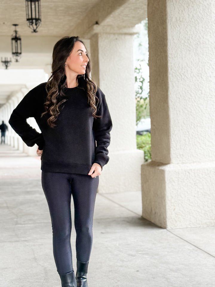 The Cropped Essential Sweatshirt - Black