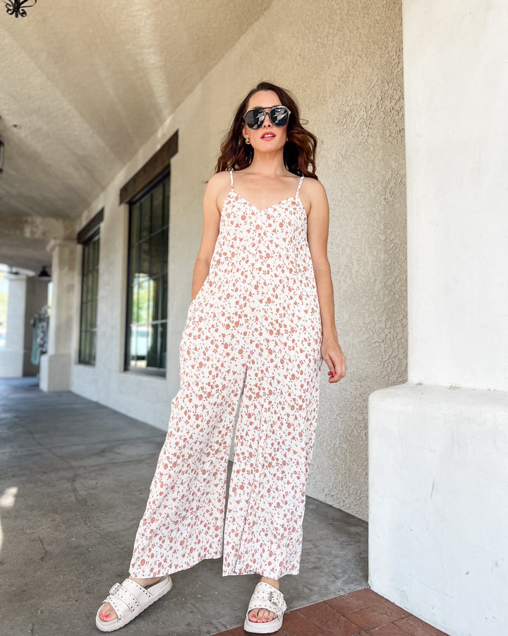The Calista Pleated Jumpsuit – Cream Floral