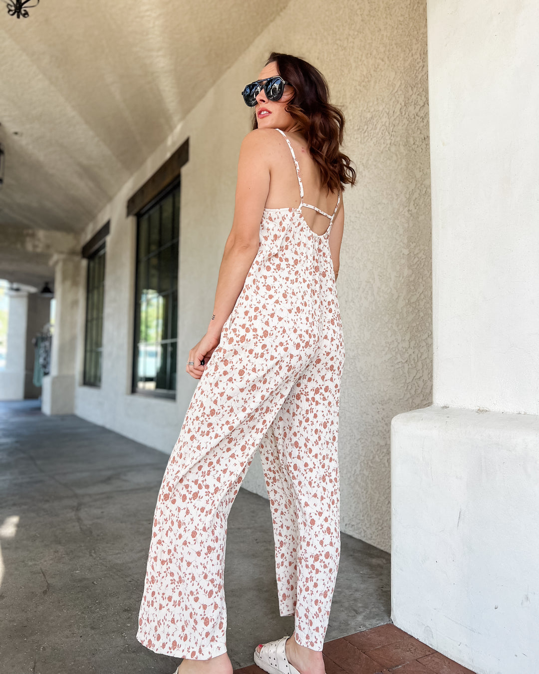 The Calista Pleated Jumpsuit – Cream Floral