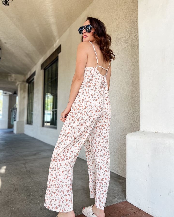 The Calista Pleated Jumpsuit – Cream Floral