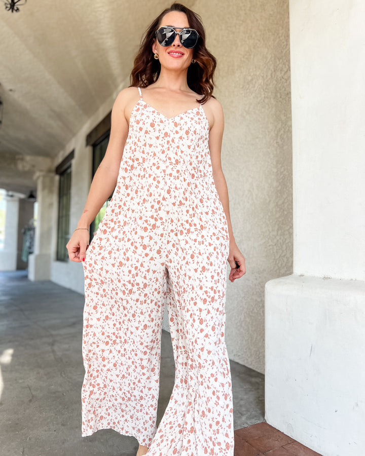 The Calista Pleated Jumpsuit – Cream Floral